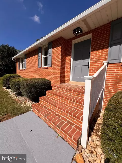 Exterior - 129 Kingston Dr, Bear, DE 19701 photo 4 of 13