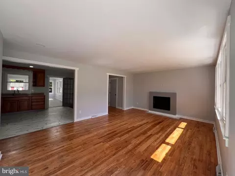 Living - 129 Kingston Dr, Bear, DE 19701 photo 1 of 2
