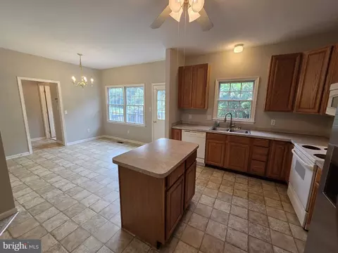 Kitchen - 24 Dynasty Dr, Bear, DE 19701 photo 3 of 3