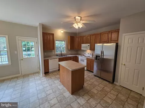 Kitchen - 24 Dynasty Dr, Bear, DE 19701 photo 2 of 3