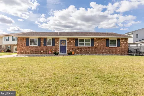 4 Reyburn Ct, Bear, DE 19701