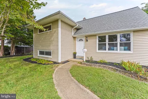 Exterior - 28 Merry Rd, Newark, DE 19713 photo 1 of 3