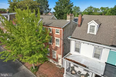 132 E 3rd St, New Castle, DE 19720 photo 2