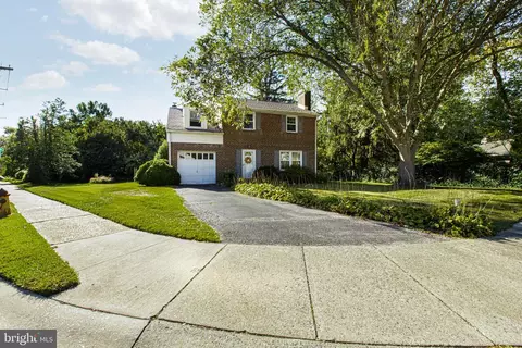 Exterior - 724 Brook Dr, Newark, DE 19713 photo 2 of 10