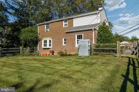 Exterior - 724 Brook Dr, Newark, DE 19713 photo 7 of 10