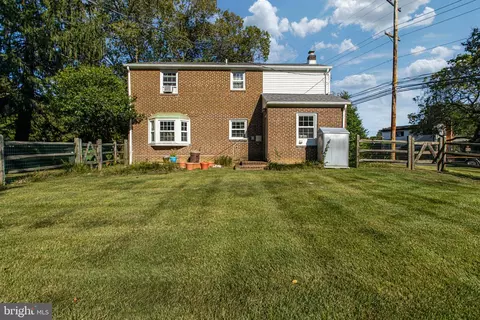 Exterior - 724 Brook Dr, Newark, DE 19713 photo 8 of 10