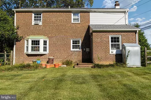 Exterior - 724 Brook Dr, Newark, DE 19713 photo 9 of 10