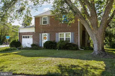 Exterior - 724 Brook Dr, Newark, DE 19713 photo 5 of 10