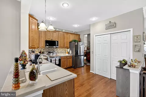 Kitchen - 402 Topiary Ln, Middletown, DE 19709 photo 3 of 4