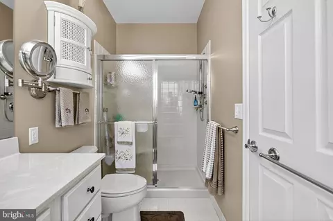 Bath - 402 Topiary Ln, Middletown, DE 19709 photo 2 of 3