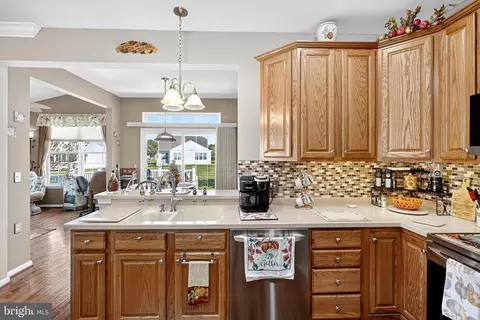 Kitchen - 402 Topiary Ln, Middletown, DE 19709 photo 4 of 4