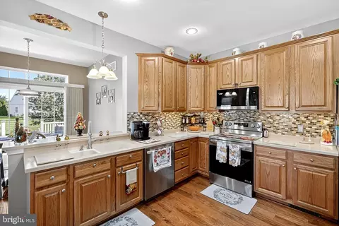 Kitchen - 402 Topiary Ln, Middletown, DE 19709 photo 2 of 4