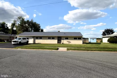 11 Kensington Ln, Newark, DE 19713