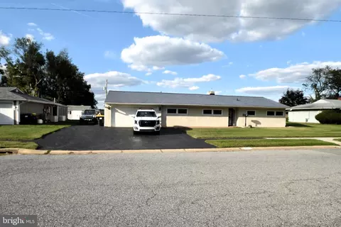 11 Kensington Ln, Newark, DE 19713