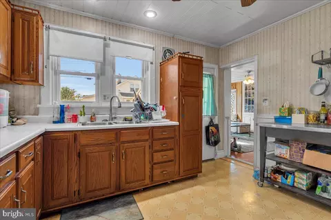 Kitchen - 300 Capitol Trl, Newark, DE 19711 photo 2 of 3