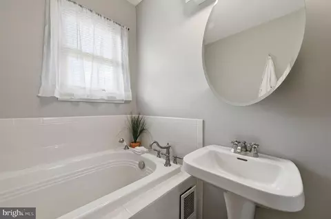Bath - 247 W Bynum, Bear, DE 19701 photo 3 of 3