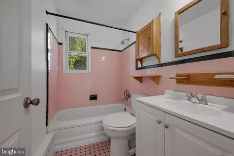 Bath - 209 Taylor Rd, Wilmington, DE 19804 photo 1 of 1