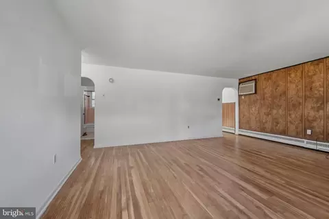Living - 209 Taylor Rd, Wilmington, DE 19804 photo 1 of 4