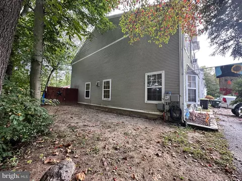 Exterior - 145 Creekside Ct, Newark, DE 19702 photo 2 of 11
