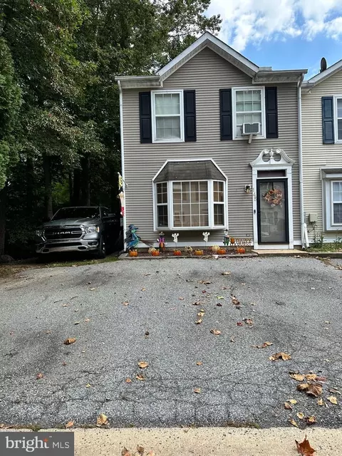 145 Creekside Ct, Newark, DE 19702