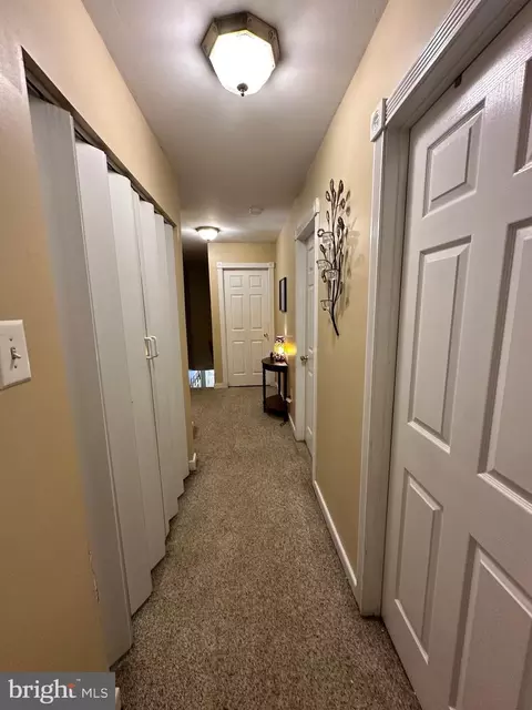Entry Way - 145 Creekside Ct, Newark, DE 19702 photo 5 of 5