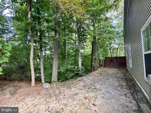 Exterior - 145 Creekside Ct, Newark, DE 19702 photo 4 of 11