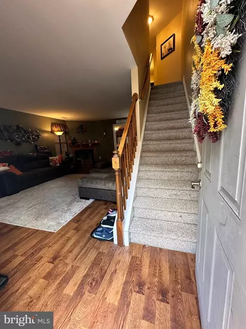 Entry Way - 145 Creekside Ct, Newark, DE 19702 photo 1 of 5
