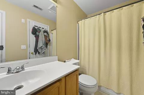 Entry Way - 9 Lisa Dr, Newark, DE 19702 photo 5 of 5
