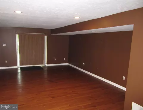 Living - 118 Mcmullen Cir, Bear, DE 19701 photo 3 of 4