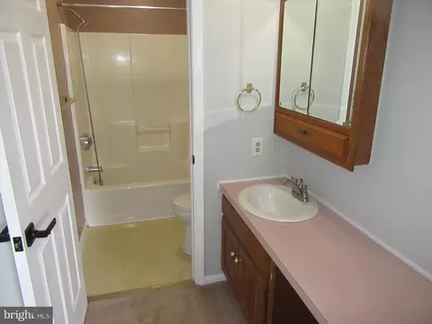 Bath - 118 Mcmullen Cir, Bear, DE 19701 photo 1 of 2