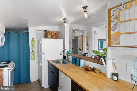 Kitchen - 9 S New Rd, Middletown, DE 19709 photo 2 of 5