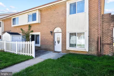 609 Cobble Creek Curv, Newark, DE 19702