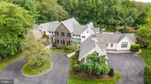 15 Summit Ln, Greenville, DE 19807