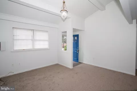 Living - 56 Verdi Cir, Newark, DE 19702 photo 2 of 2