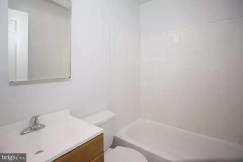 Bath - 56 Verdi Cir, Newark, DE 19702 photo 1 of 1