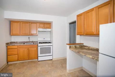 Kitchen - 56 Verdi Cir, Newark, DE 19702 photo 2 of 2