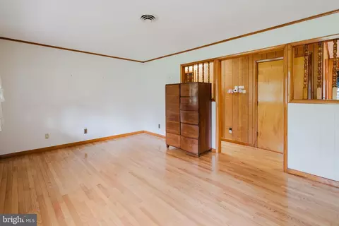 Living - 36 Deep Branch Dr, Townsend, DE 19734 photo 3 of 5