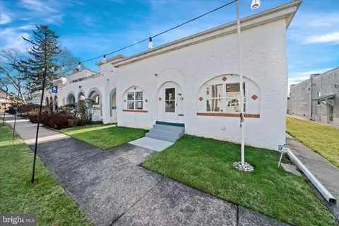 4 Corinne Ct, Wilmington, DE 19809