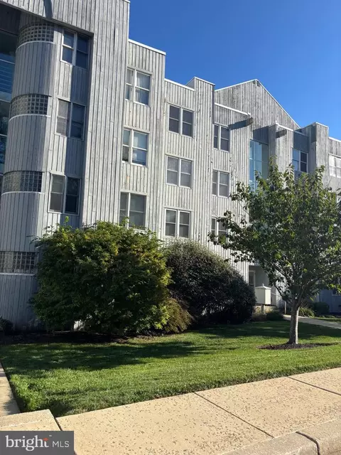 5209 Unit Le Parc Dr #35, Wilmington, DE 19809