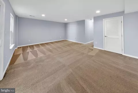 Living - 633 Barrie Rd, Middletown, DE 19709 photo 1 of 2