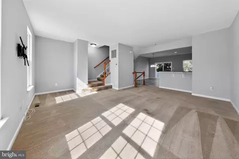 Living - 633 Barrie Rd, Middletown, DE 19709 photo 2 of 2