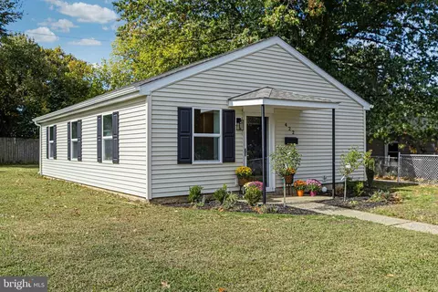 422 Robinson Dr, Wilmington, DE 19801