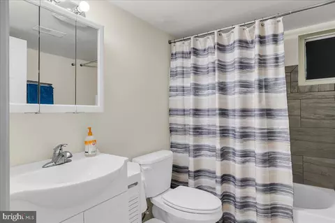 Bath - 402 Tamara Cir, Newark, DE 19711 photo 2 of 2
