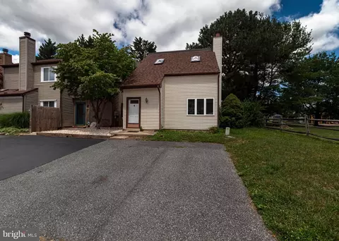 59 Valley Cir, Newark, DE 19711