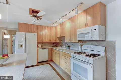 Kitchen - 36 E Fifth St, New Castle, DE 19720 photo 2 of 7