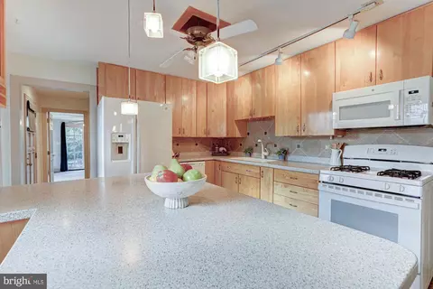 Kitchen - 36 E Fifth St, New Castle, DE 19720 photo 4 of 7