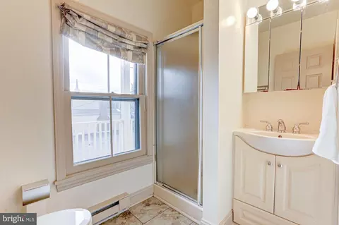 Bath - 36 E Fifth St, New Castle, DE 19720 photo 5 of 5