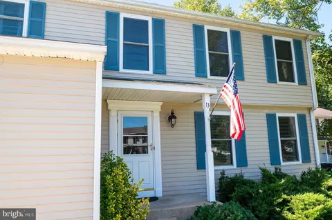 13 Christina Woods Ct, Newark, DE 19702