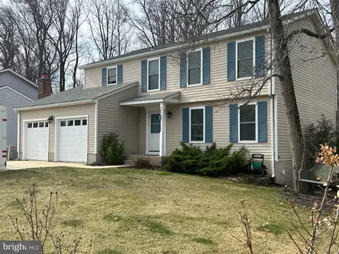 13 Christina Woods Ct, Newark, DE 19702