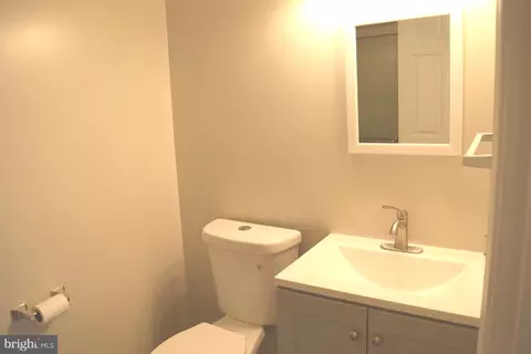 703 Waters Edge Dr, Newark, DE 19702 photo 18